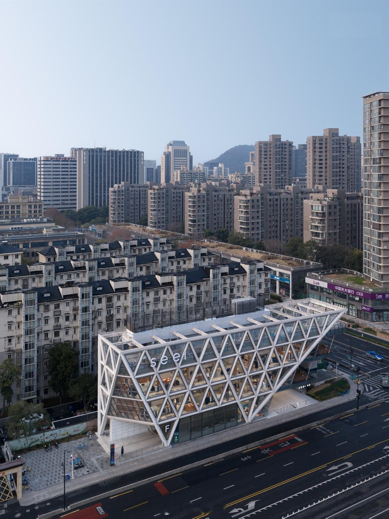 学院路站TOD商业单体（由gad设计）已然“出圈”，获得了广泛关注。希望它能给未