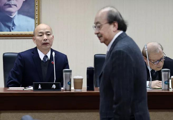 大罢免进入第三 阶段投票热战，战斗蓝在台北市荣星花园，举办《北北基反恶罢团结大会
