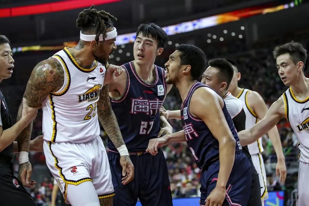 辽宁104-97广东！可怕的不是三胜对手，而是球迷赛后的表态。一到国际赛场国内一