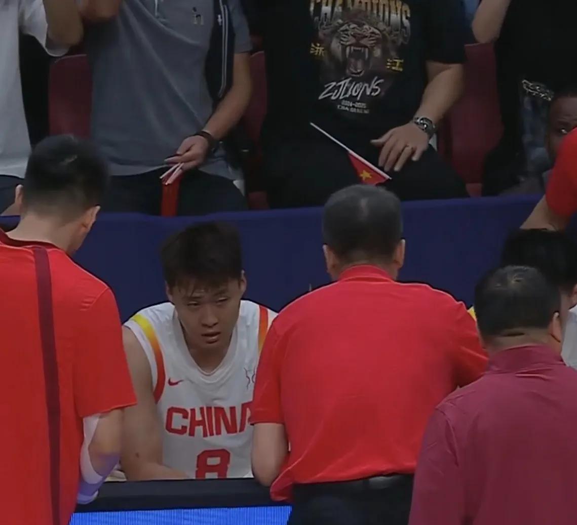 郭士强你是真固执啊！放着王俊杰这么好的锋线不用，你上三后卫？
本来能高高兴兴赢球
