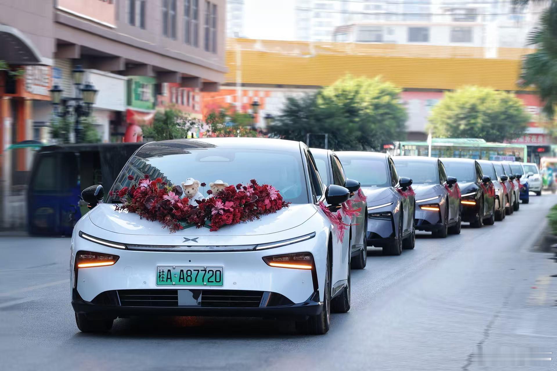 1200km双向奔赴的信任太戳心！广西新人用7台P7+组婚车队，如今跨城到小鹏总