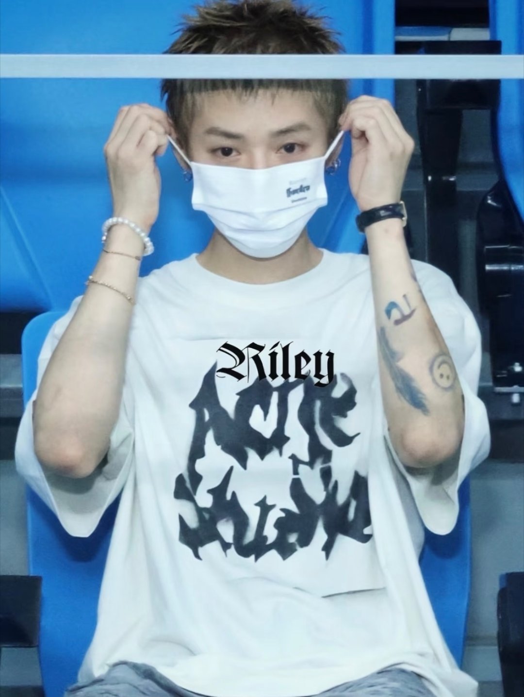 鹿晗🤍刺猬头也能拉爆你 