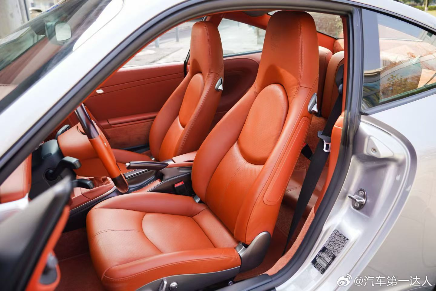 岁月不改锋芒，手动才是浪漫。一代经典保时捷997，越老它越妖 