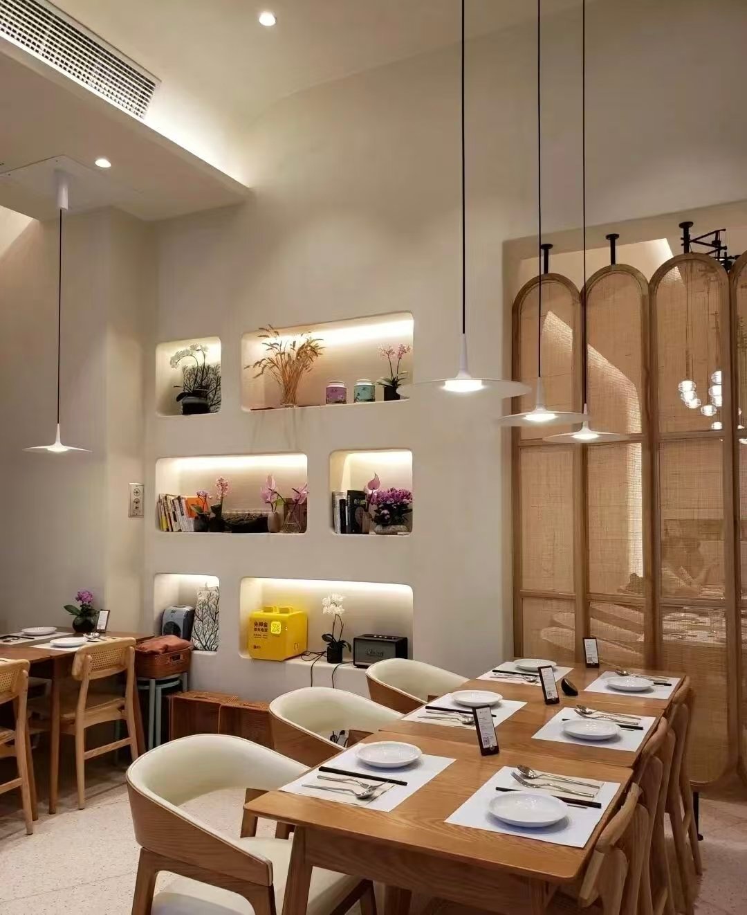 对于一个店来说，如何吸引顾客才是他们需要考虑的事情，完全真实的评论又往往很少，这