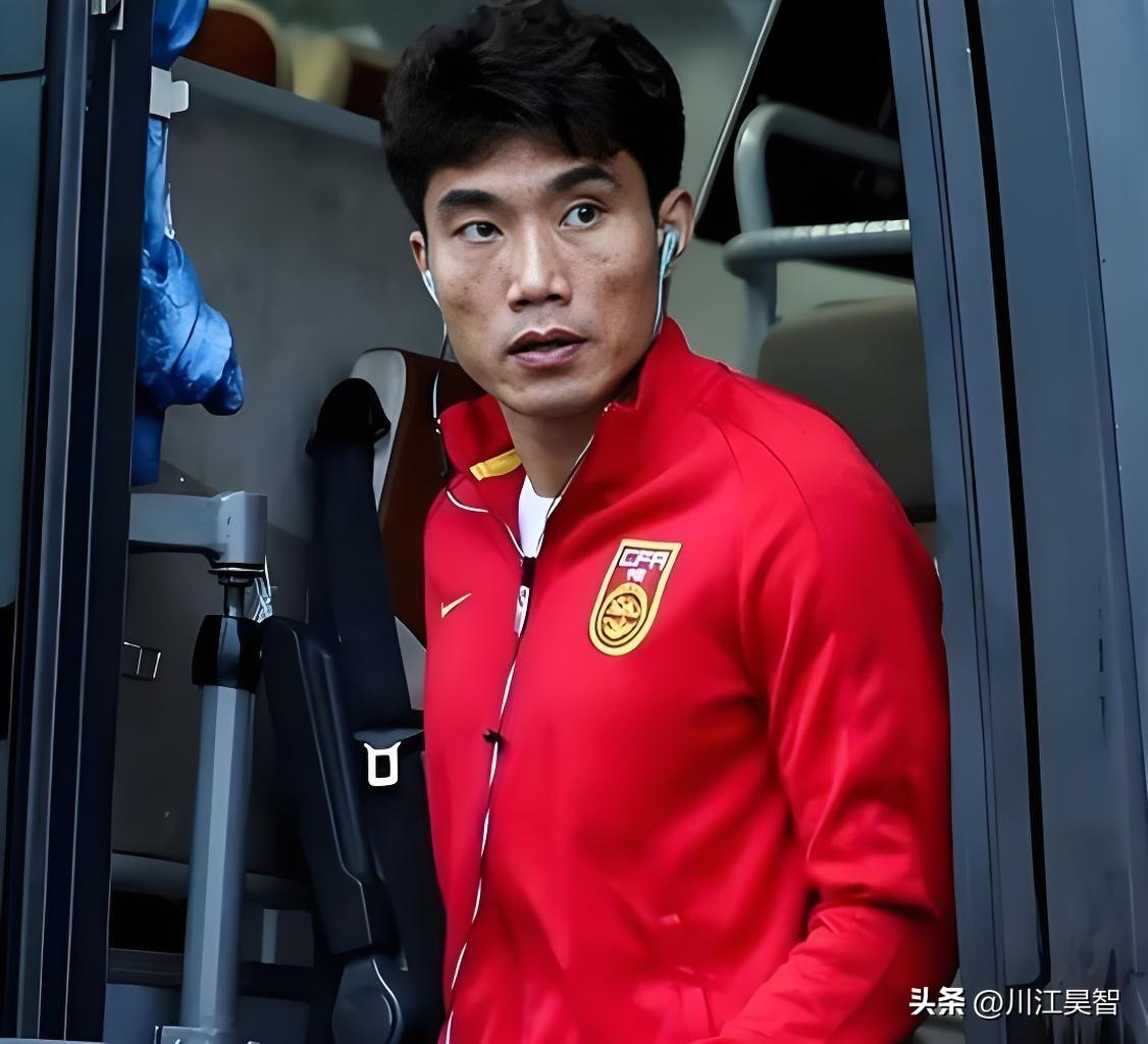 中超新赛季首轮，青岛西海岸0-2不敌浙江，郑智的中超主帅首秀，交出了一份难言合格