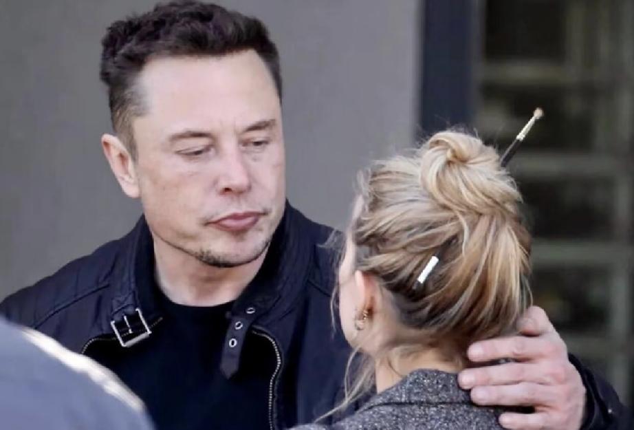 艾梅柏希尔德是个非常漂亮的女人，她让马斯克品尝到真正恋爱的滋味是：
科技牛人的智