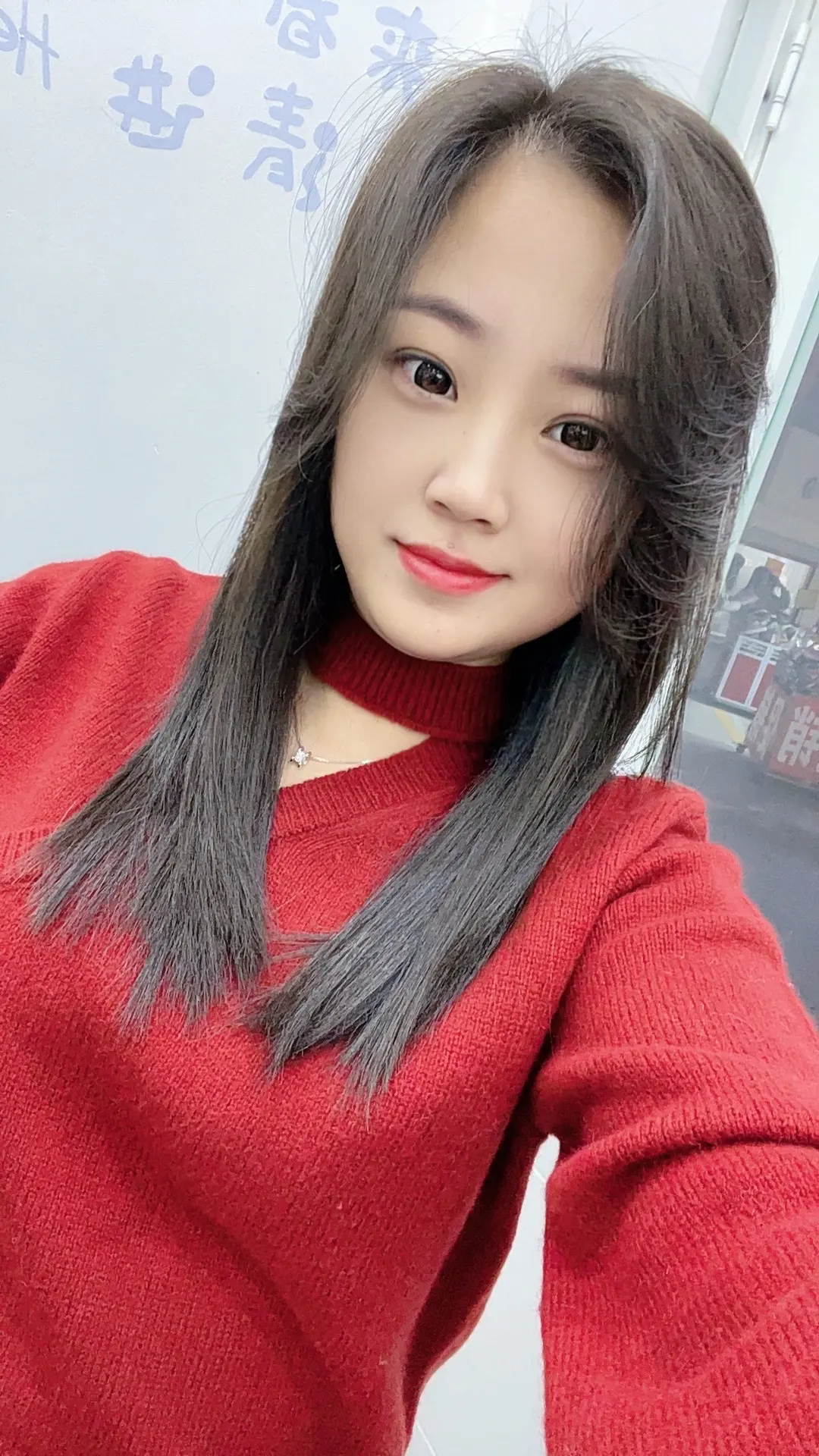 你还很年轻，应该去赚认知，练胆识，练脸皮，练情商，学手段，学经验，学人情世故。