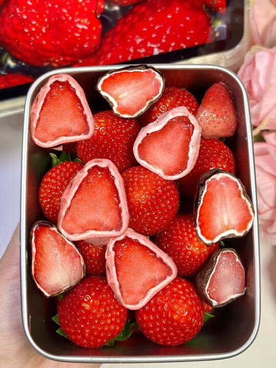 谁懂夏天吃到草莓巧克力冰淇淋的含金量啊！！