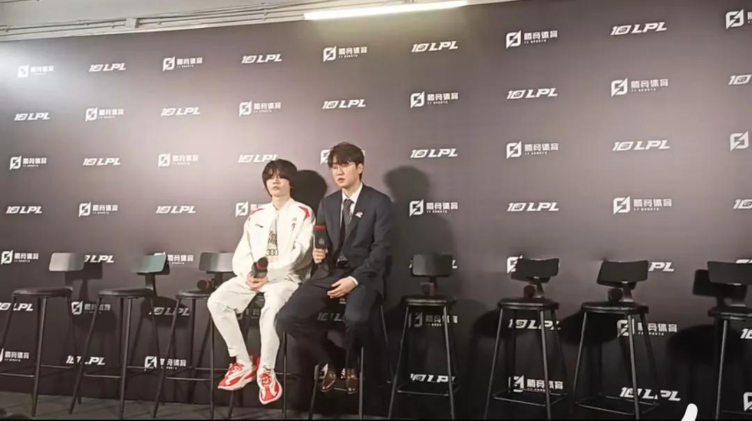 不懂就问，Theshy有没有和教练一起接受过败者采访，没别的意思，单纯就是问问。