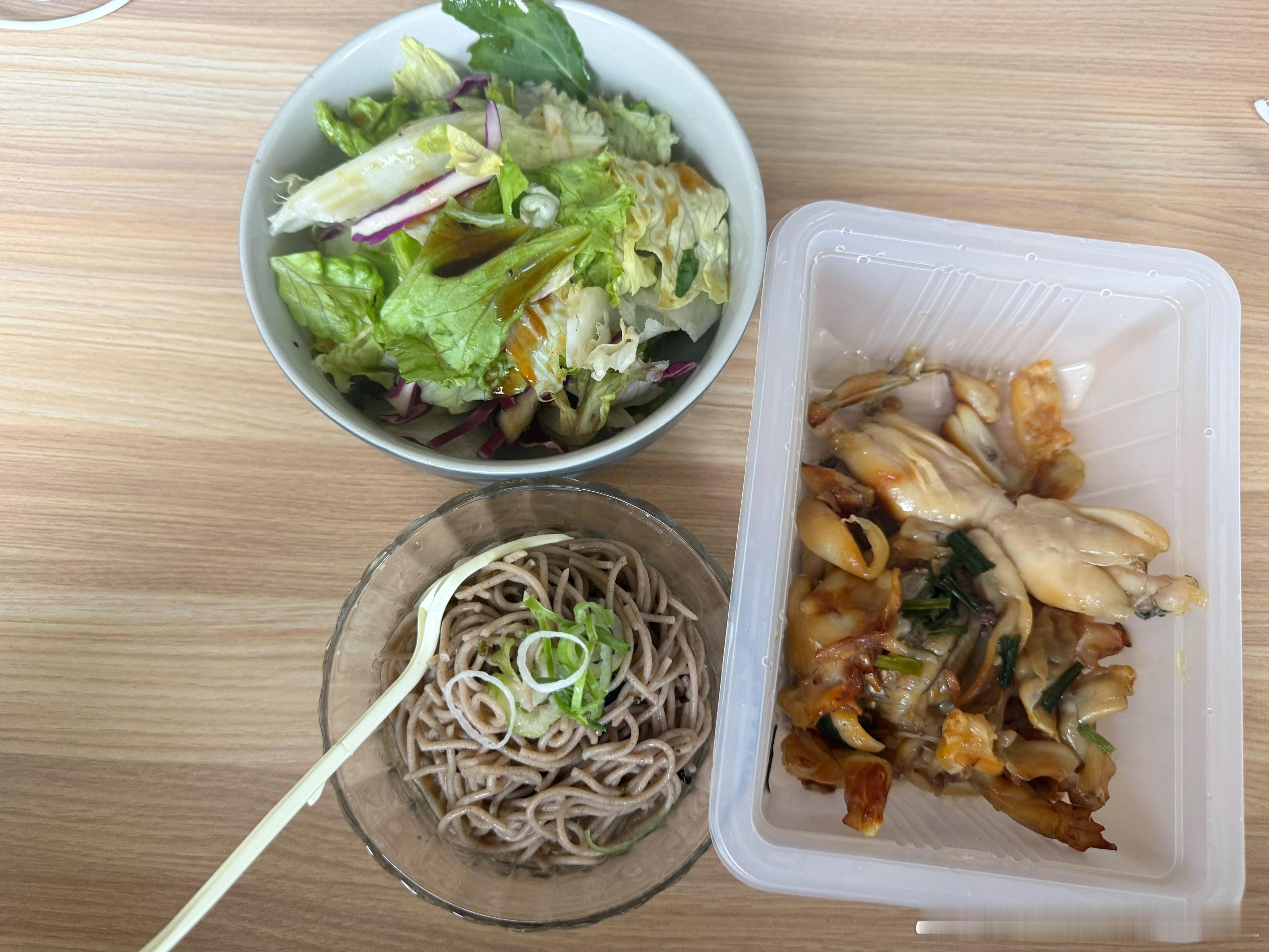 今日食谱肉松面包  300大卡小蛋糕+小面包  250大卡一根冰棍  50大卡家