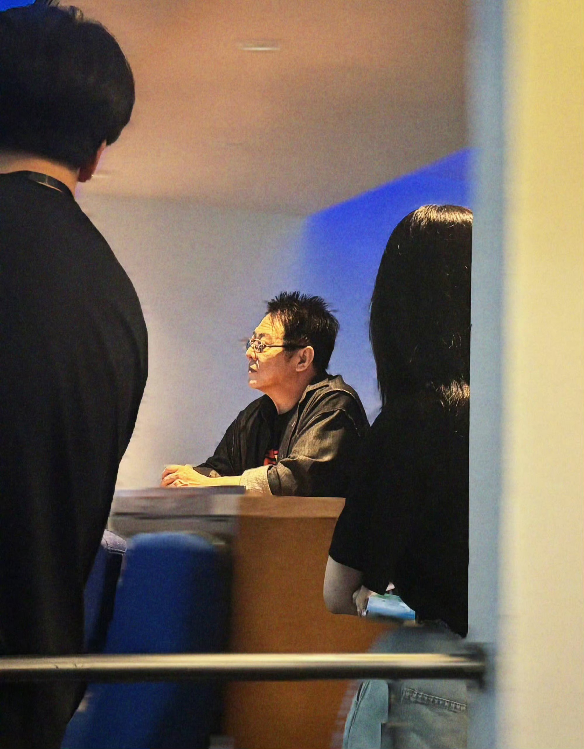 天啊！李连杰现身张艺兴演唱会 现场 ​​​