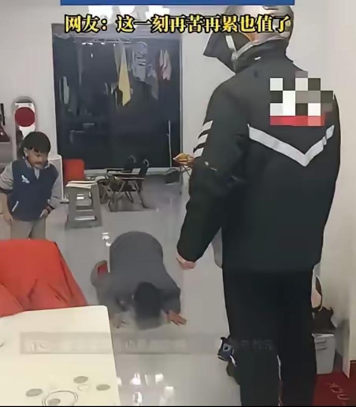 “泪目！”安徽，一男子除夕夜晚饭后，并没有在家陪妻儿，而是独自出门跑外卖，凌晨2