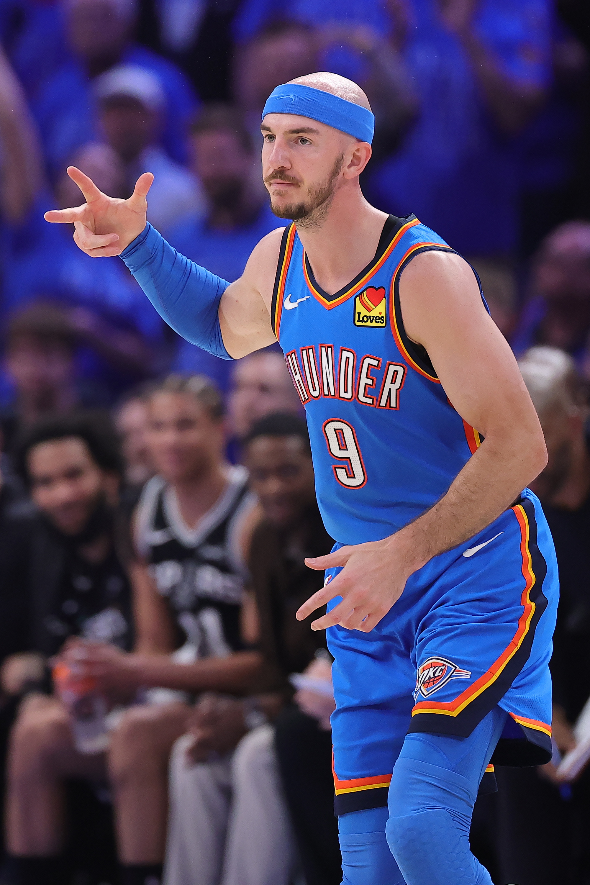 NBA历史上在季后赛中替补出场砍下30+得分并命中8+记三分的球员：杰森·特里—