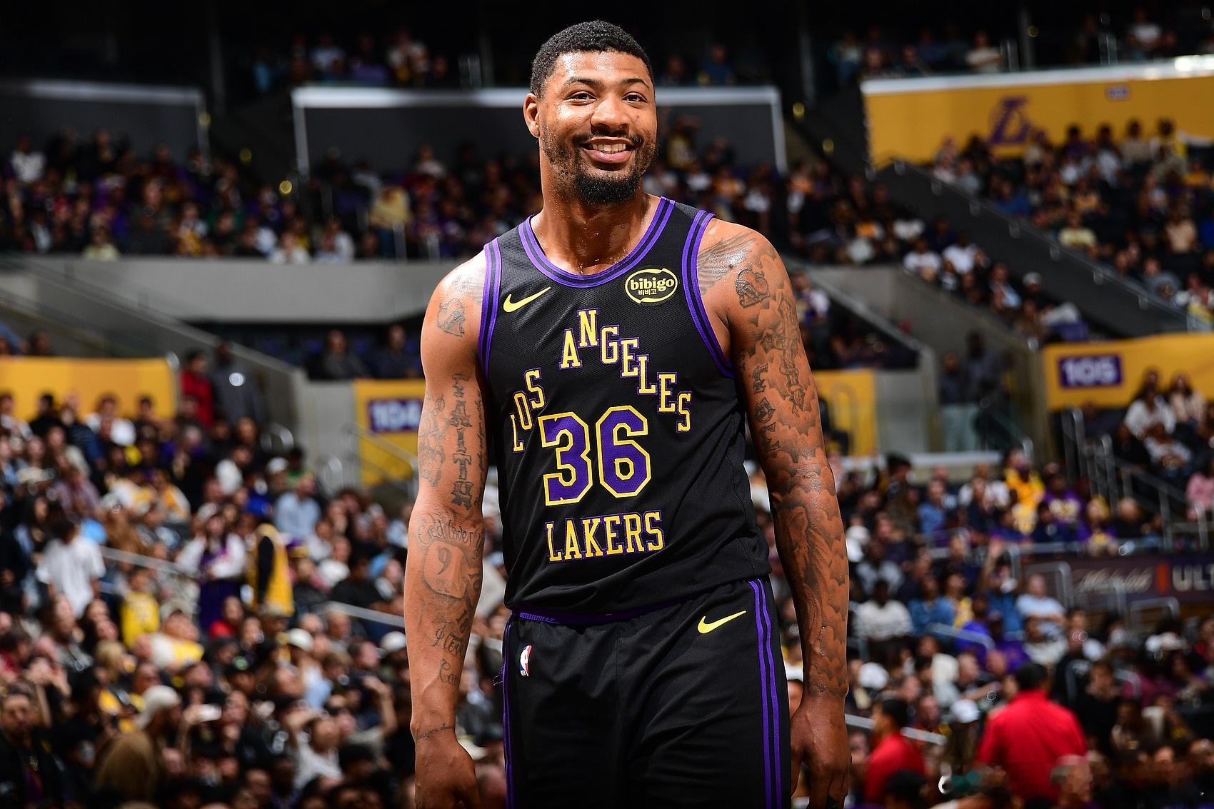 斯玛特湖人本场最硬的人   刚哥！！！NBA季后赛首轮G2，湖人101-94击败