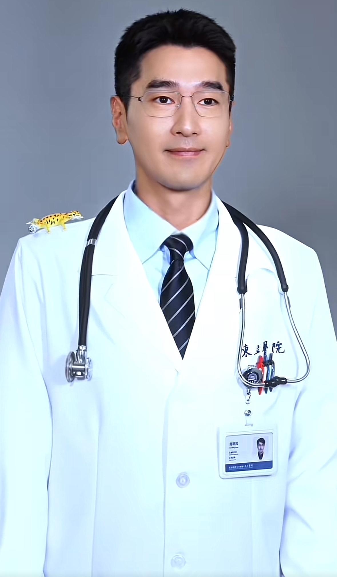 刚刚看完由赵又廷、毛晓彤主演的医疗剧《问心2》第五、第六集，意外抢夺一盆花的两人