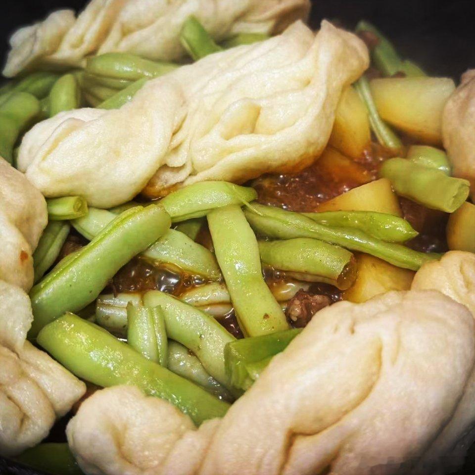 豆角土豆排骨粘卷子，吃完再算热量有多少