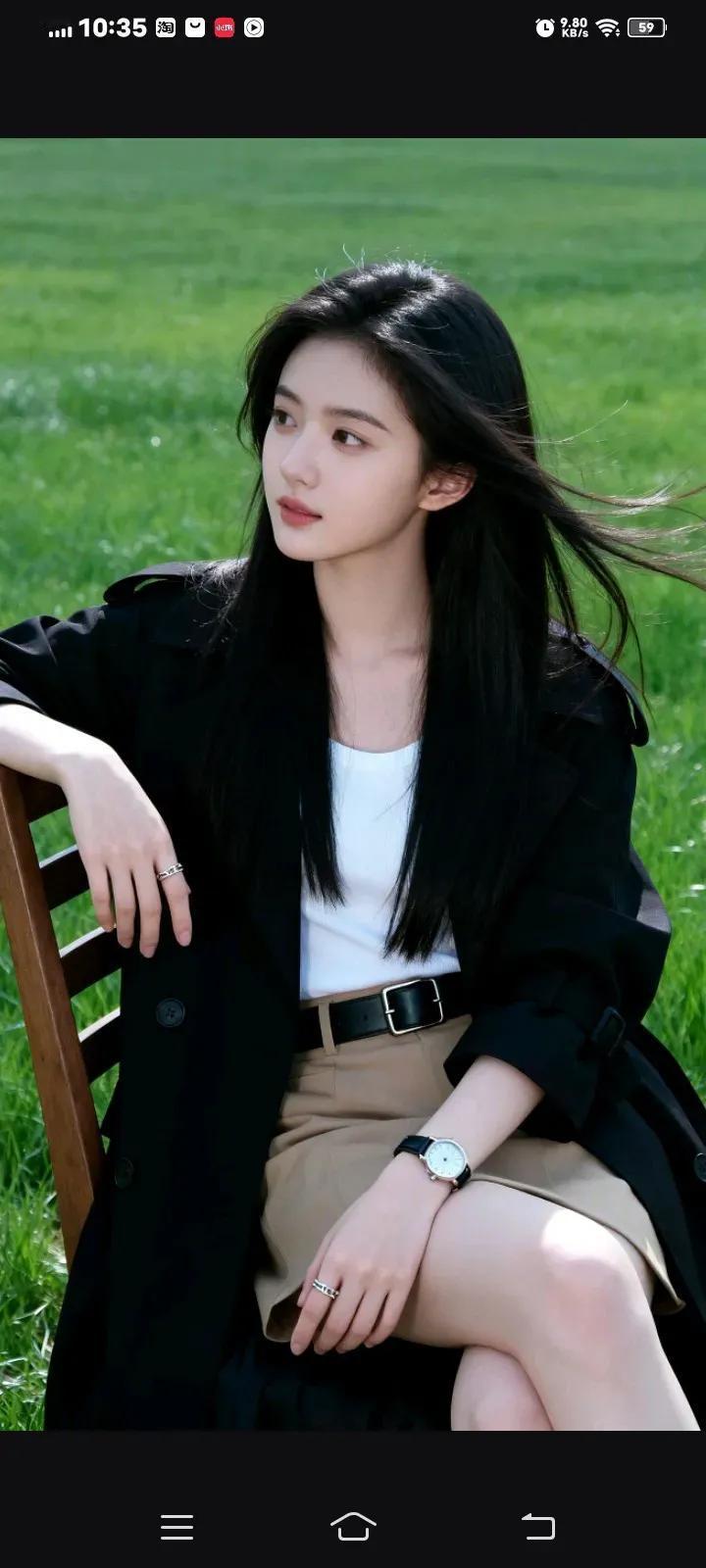 黑外套+白T恤+卡其裙，简约优雅，尽显时尚魅力！🍂👗👠