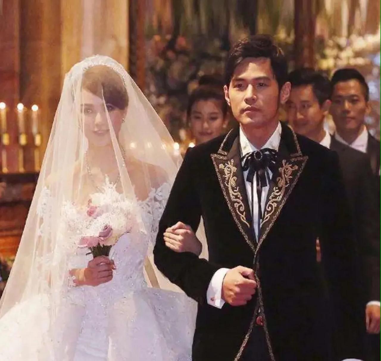 周杰伦和昆凌的古堡世纪婚礼，是娱乐圈里一个不可超越的经典吧！婚礼的场地，选在了一