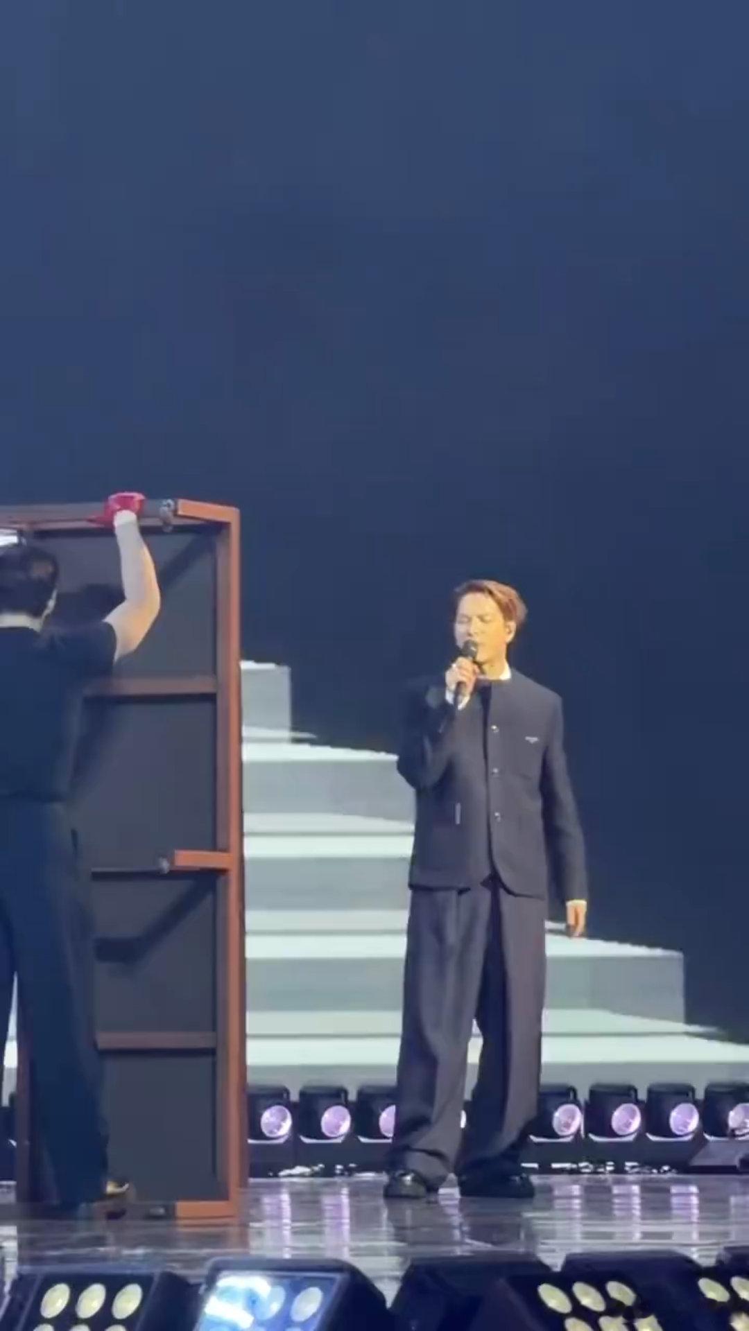 王嘉尔刘雨昕MMAM合作舞台 这个合作舞台从官宣就开始期待，现场表现完全超出预期