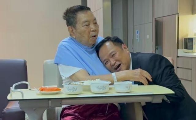 阿努廷不愧是“中国人后代”，当选总理后，他第一时间不是举行庆祝，而是做了一件所有