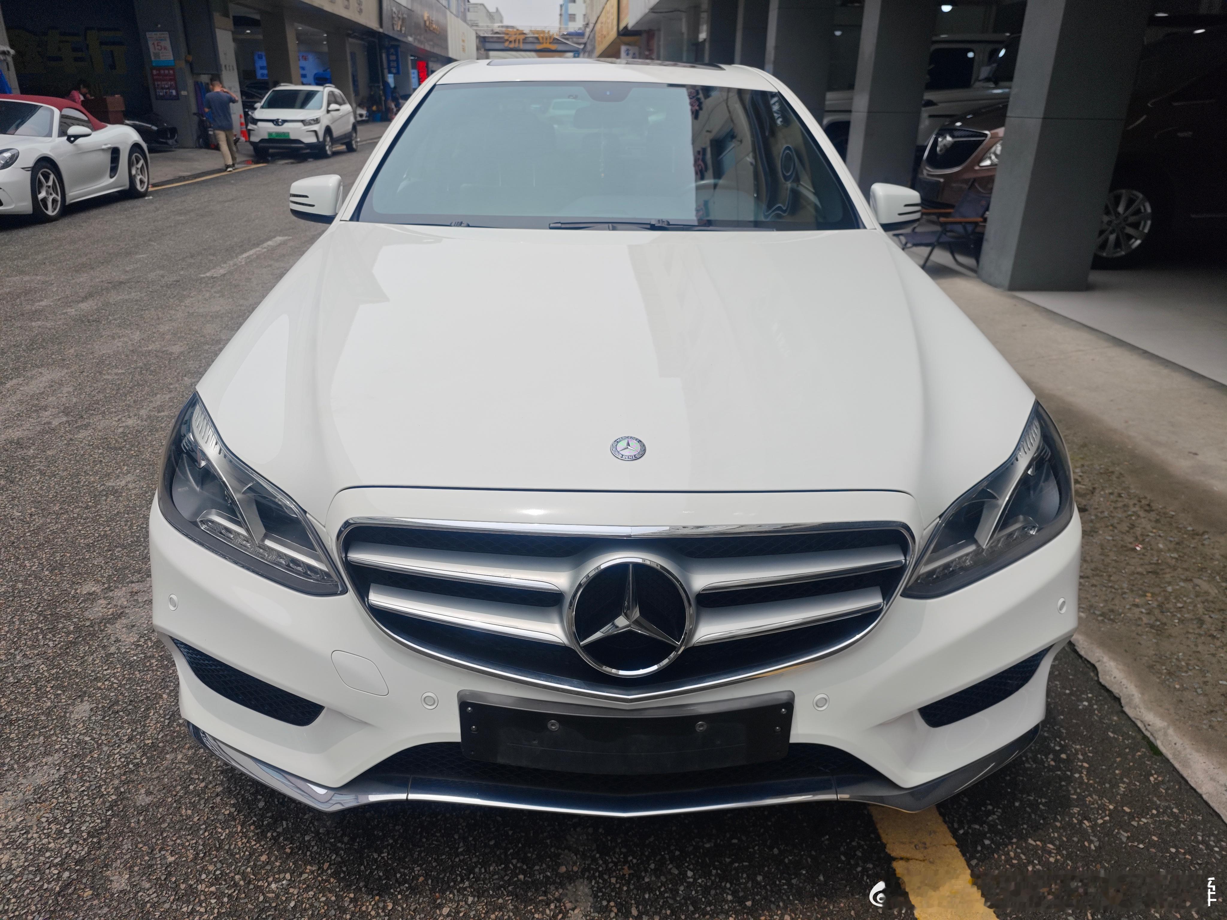奔驰E260L 本地一手车​喜欢来看看 2014上牌 内外新​公里少 只要7.9