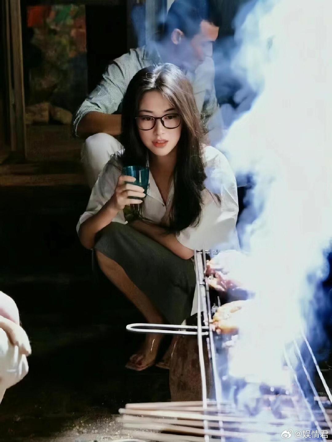 朱珠越素越贵朱珠越素越贵，是骨子里的松弛与明媚 