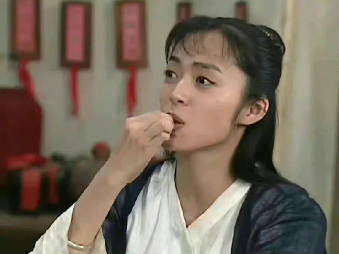 dy那个变了味道，人们开始哀悼，不如换成露思在不同剧的演技，体态对比🆚，还可以