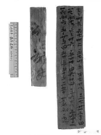 2022年7月，日本京都丹后市靍尾遗址出土奈良時代乘法口诀木简（图一），日本目前