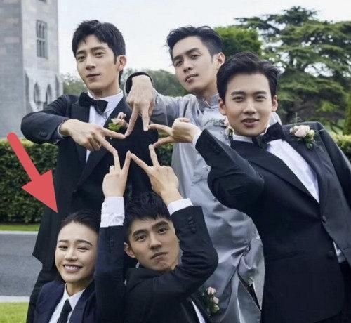 别再信男女没有纯友谊了。
马思纯正琢磨结婚时，要请张若昀来当伴娘。
这不是玩笑。