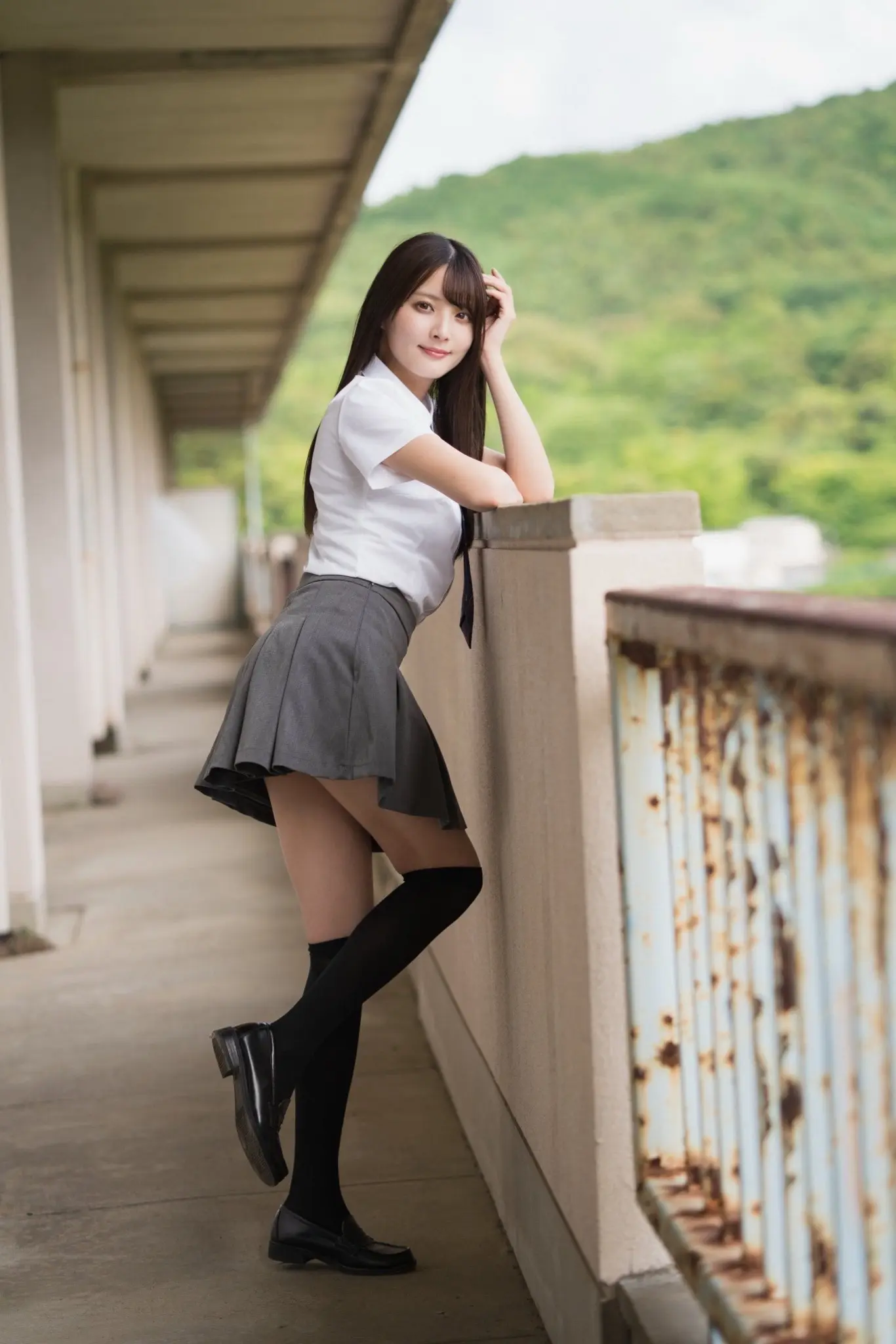 校拍 女大学生校园穿搭 盐系学院风 女高中生的清纯校园穿搭 百褶裙少女