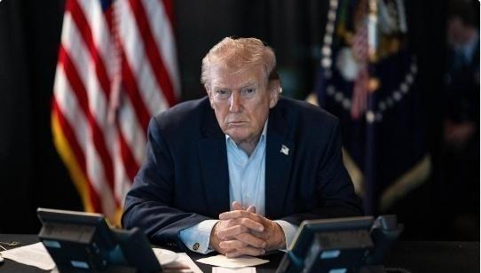 特朗普终于嗅到了致命的危险！谁也没想到，这个曾疯狂逼债、叫嚣让盟友分担军费的美国