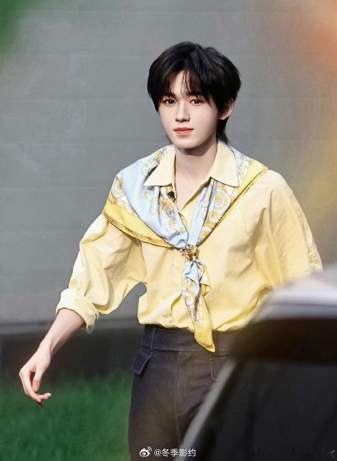 宋亚轩喊李宇春春春姐很少见到氛围这么舒服的两队队长，宋亚轩反复翻跳得意舞还主动求