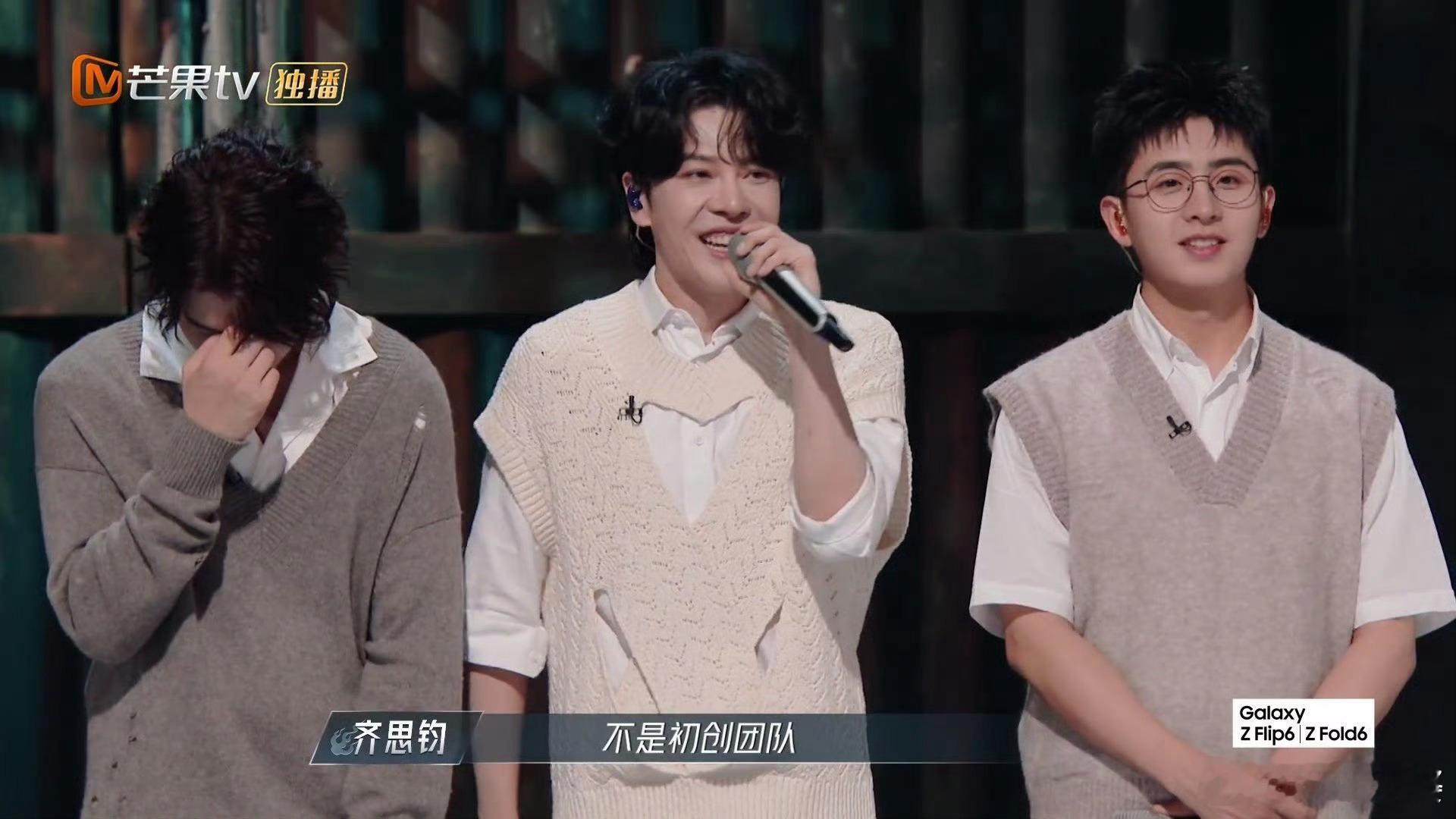 #徐海乔表白石凯#徐海乔向石凯深情表白，表示要一起面对未来，他们之间的兄弟情谊真