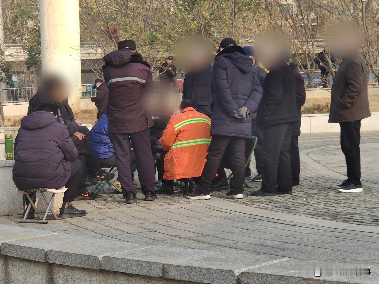 郑州街头随手拍:这张照片拍的有毛病没？