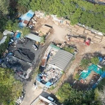 当时我着实震惊不已！究竟是谁给了他这般勇气与胆量，竟敢将公园私自占有长达十年之久