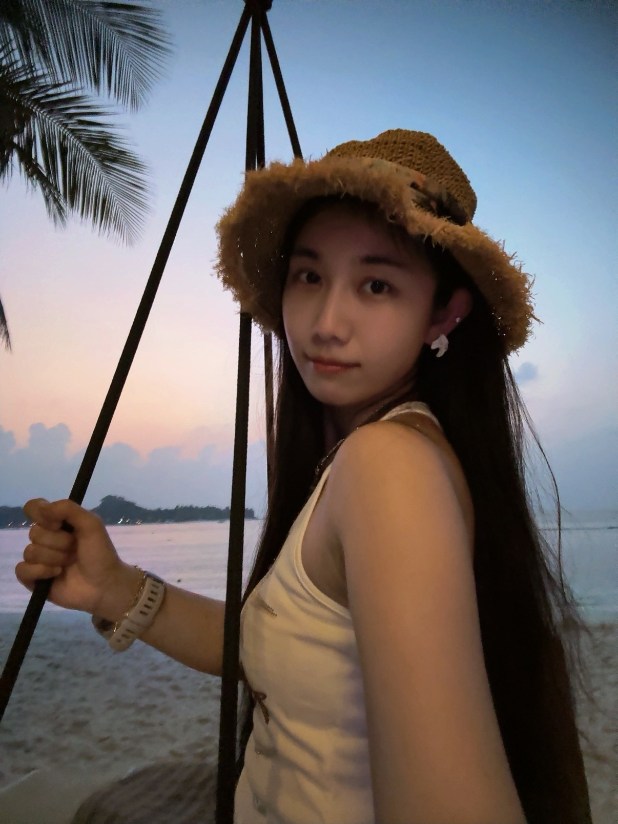 我这里落日啦！🏝️🥥🌅卷妹的日常