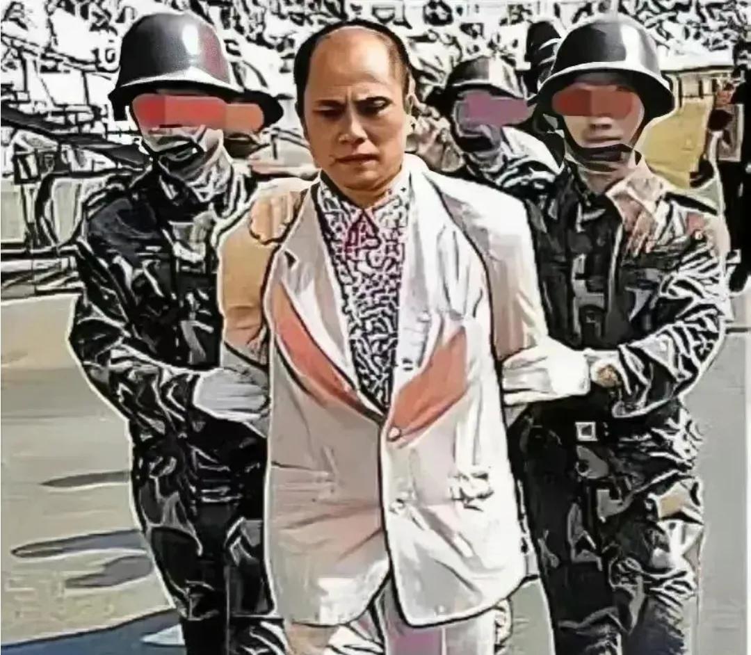 2000年，泉州，死刑犯陈新源，即将面临被押赴刑场的命运，临刑前他留下了这一张照