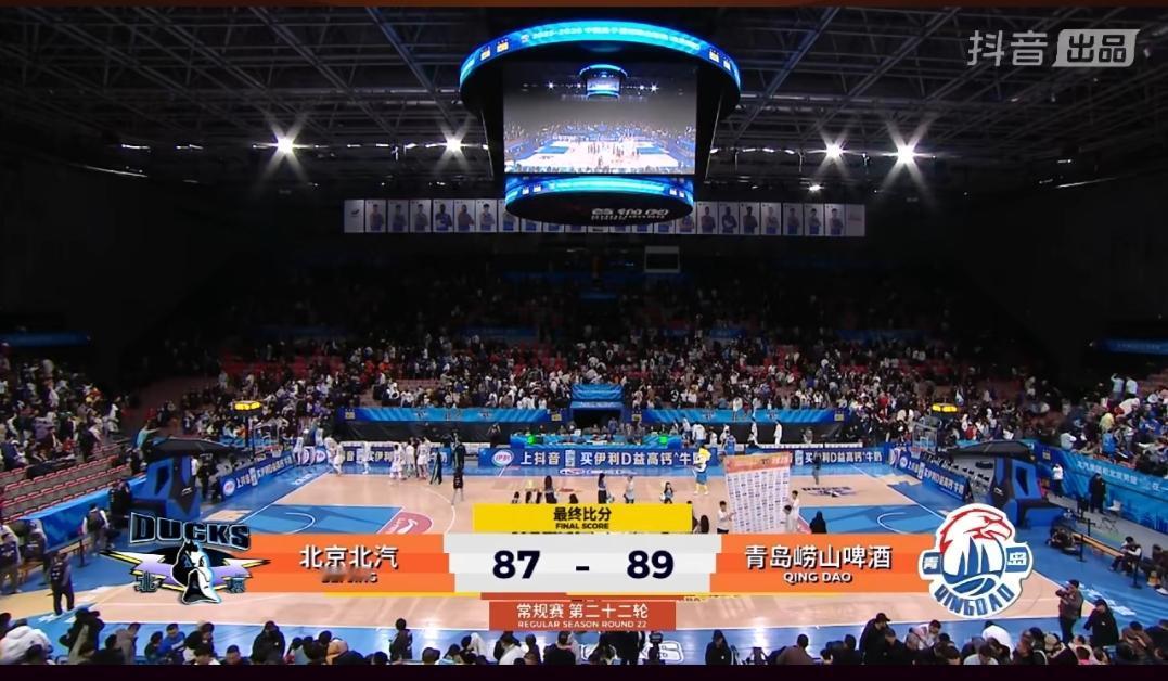 一个段君昂，
居然把颗颗皆星的北京男篮，
逼入了绝路，
第一节就挖了一个18分的