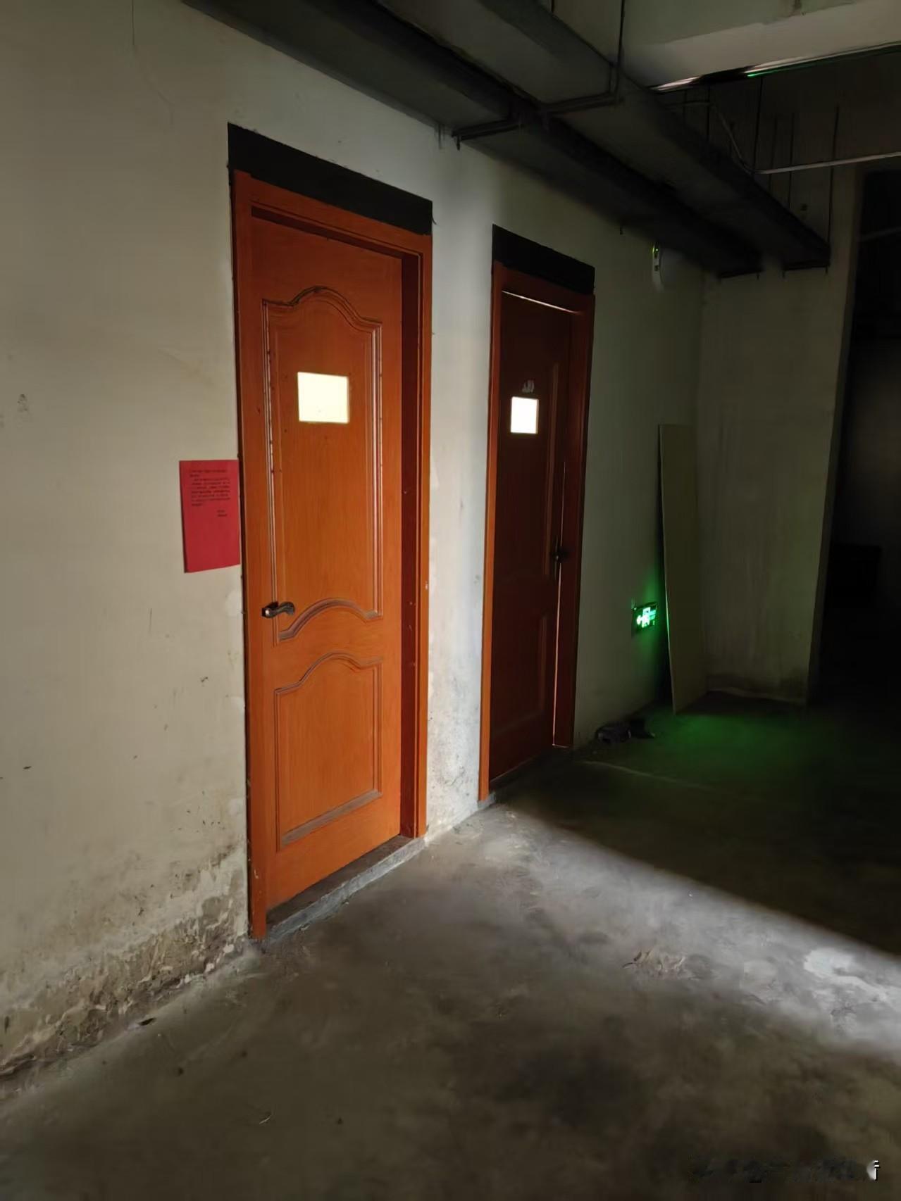 恒温恒湿设备到达好不好？
大家反应潮湿问题，这么长时间了都没解决，越来越潮，这么