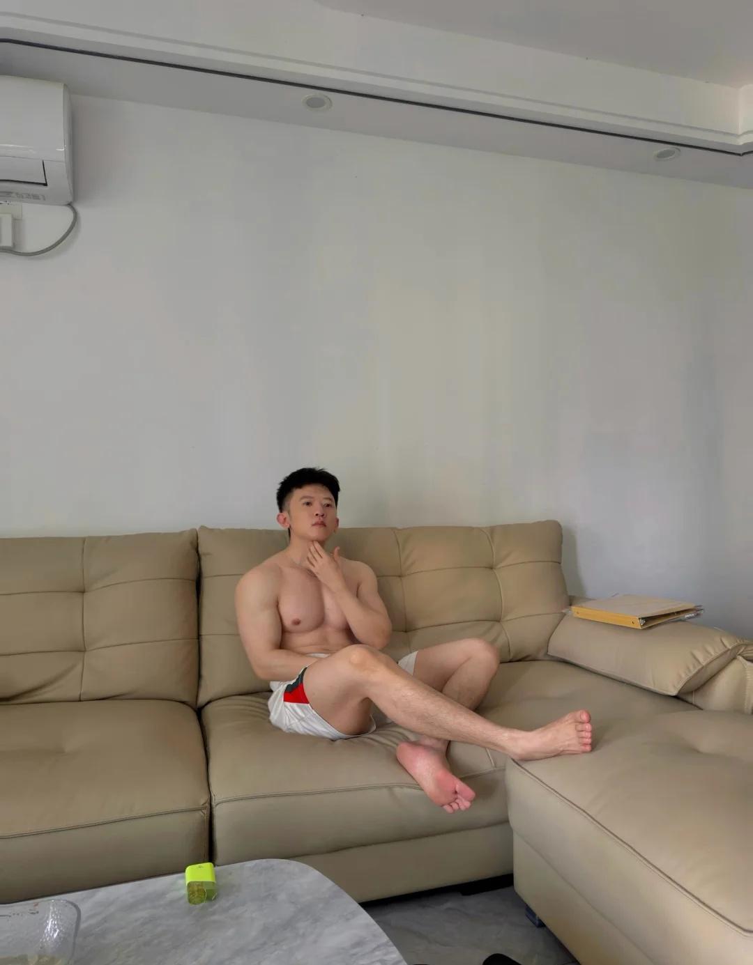 我几乎不会感到无聊
浪漫生活的记录者 见人不如健身 没有那种世俗的欲望