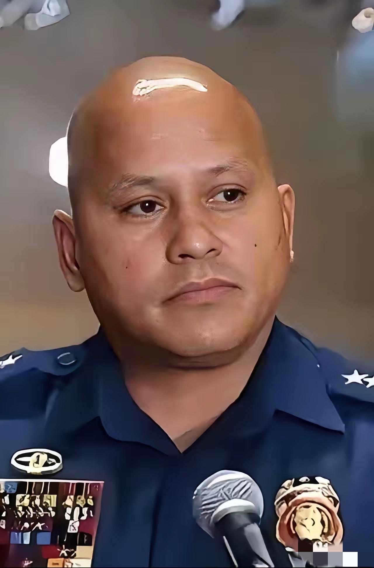 杜特尔特这回恐怕真没看走眼，他一手带出来的德拉罗萨，关键时刻还真是个狠角色。
