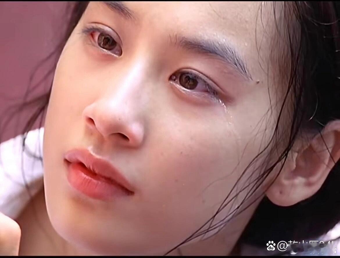 当年的黄圣依，清水出芙蓉般的容颜，是多少人心中的白月光啊 ​​​