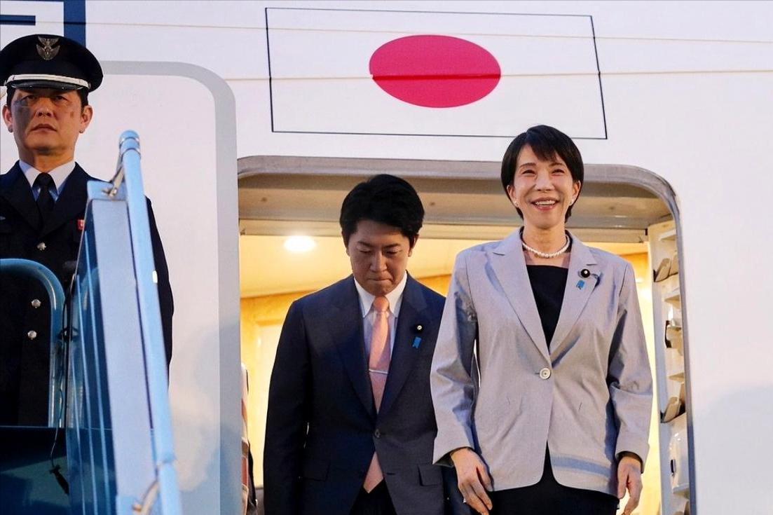 5月19日，高市早苗乘专机抵达韩国庆尚北道安东，对韩国进行回访。
 
表面上是推