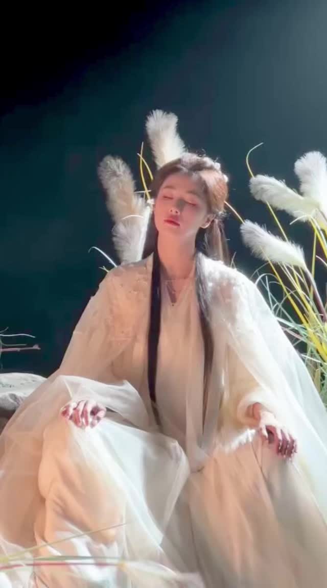 神不渡我，我自渡神 花如月