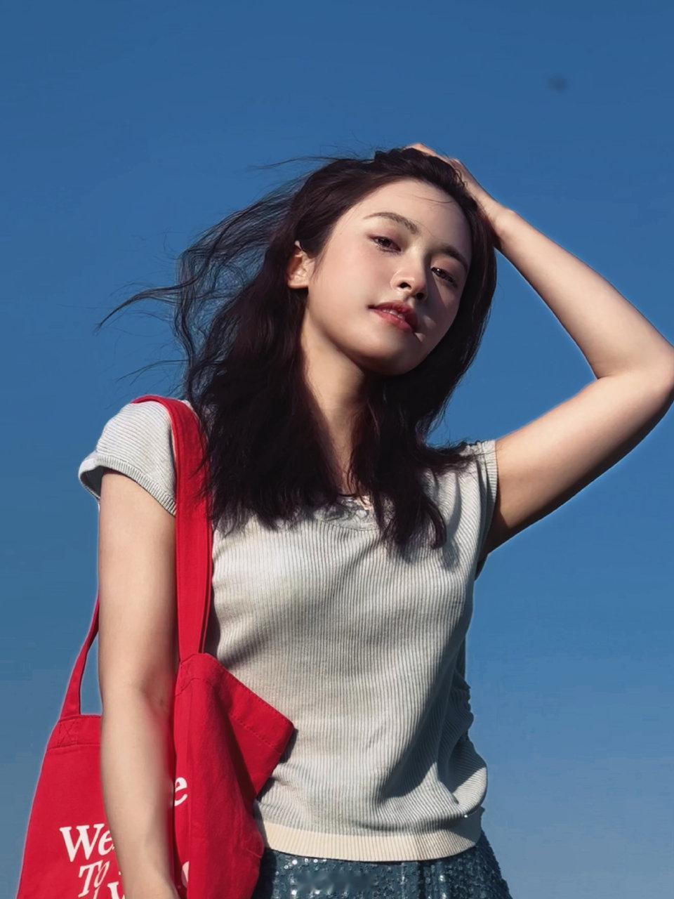 沈月沈笔马良 客人刚夸完沈月画得越来越好了，王鹤棣立马就出来解释：前面两个是马思