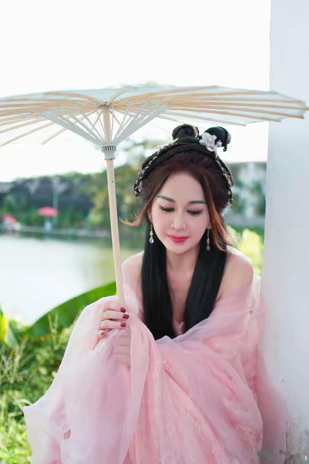 温碧霞[飞吻][飞吻]