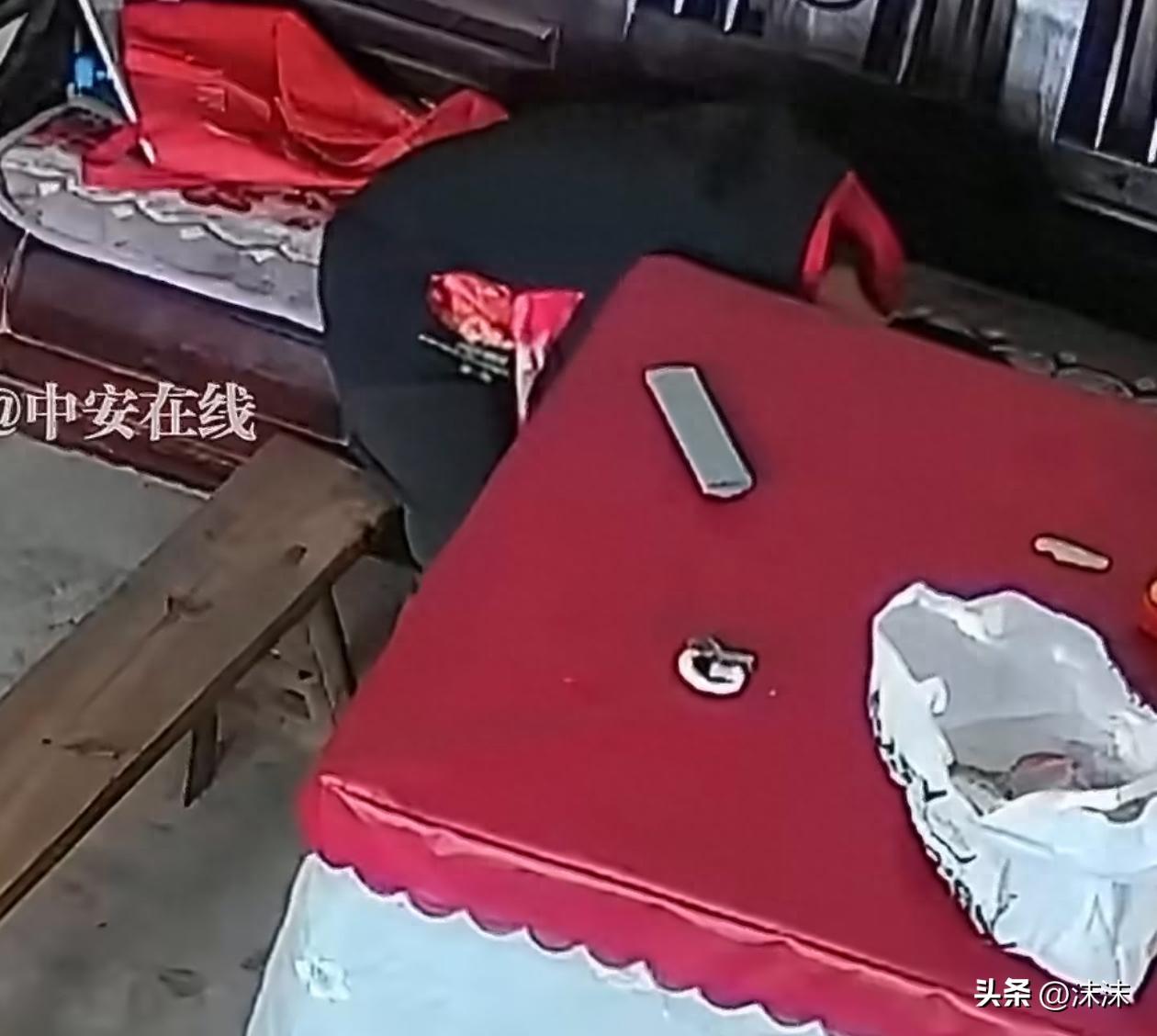 贵州有个女子离乡返程，没见到儿子来送别，当时心里还犯嘀咕，这孩子咋不出来送送哦、