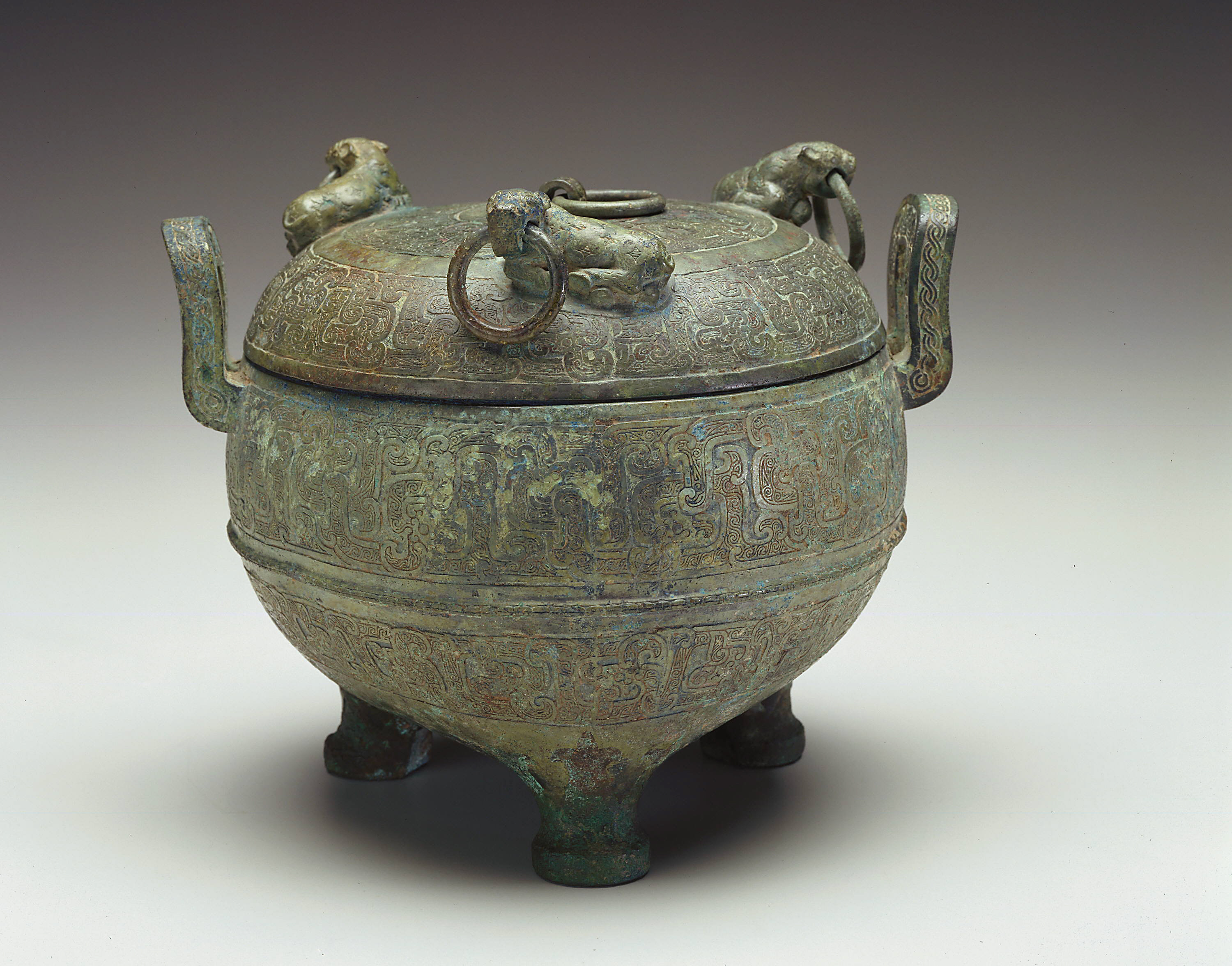 每天一件青铜器 Freer美术馆藏春秋晚期战国早期晋系的蟠龙纹鼎. 足的设计是“