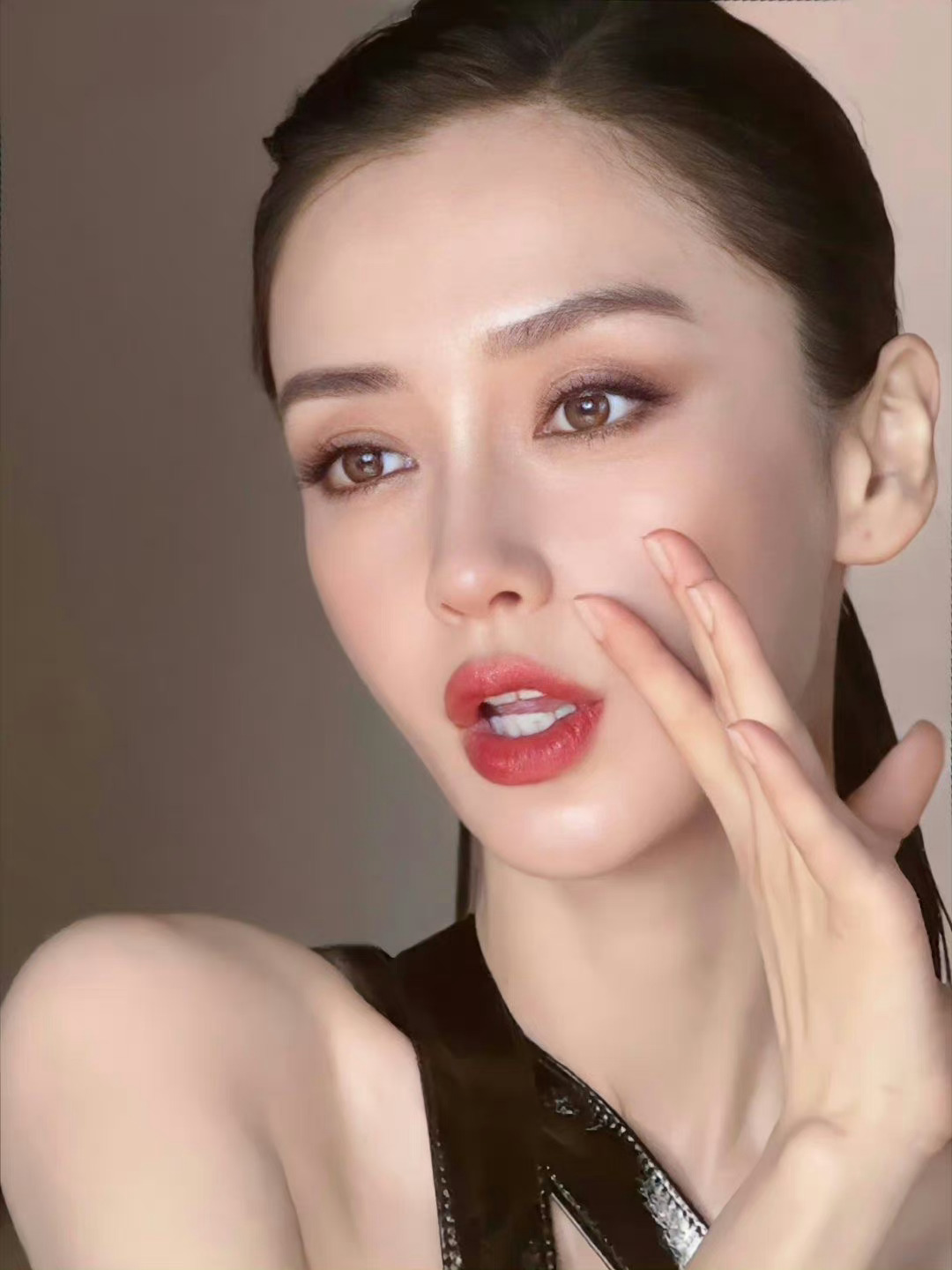 杨颖的彩妆广告肤若凝脂的完美诠释💄 ​​​