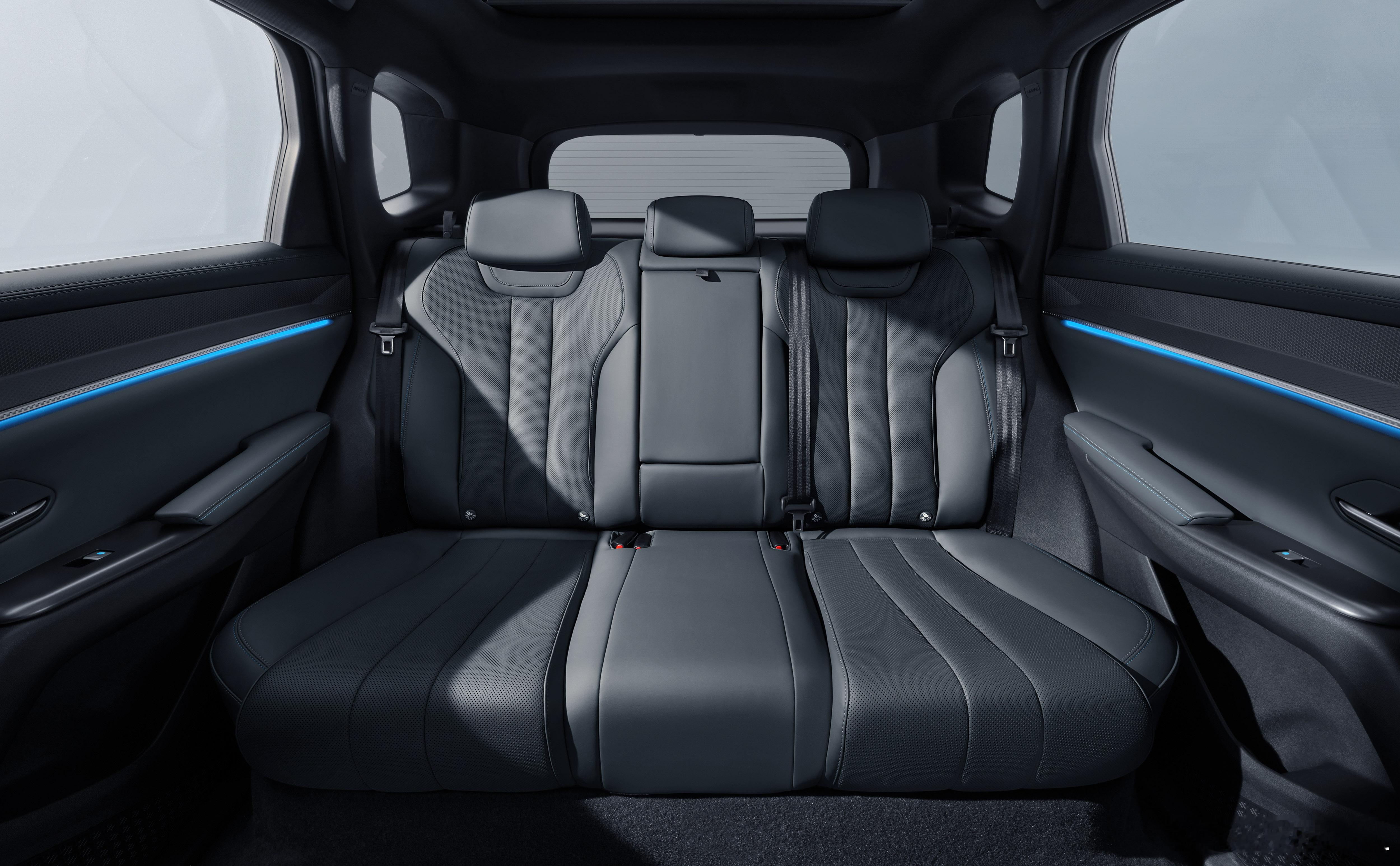 4月22日，宋Pro DM-i飞驰版上市了，9.99万起。这次最打动我的，不是价